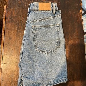 zara light wash, mid thigh jean shorts